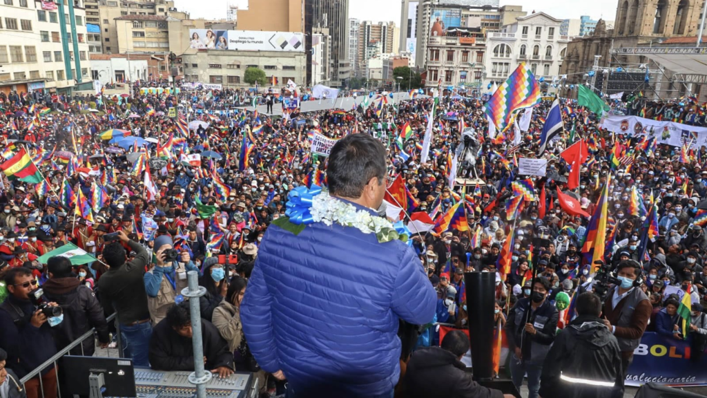 A million and a half Bolivians demonstrated in support of the Luis Arce's government, carrying the rainbow tiled flag and wearing masks.